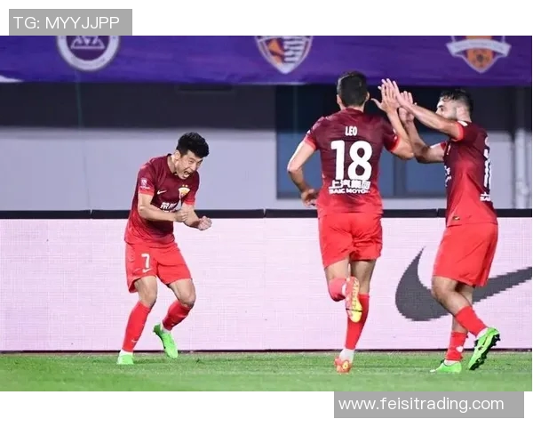 上港与北京国安激战正酣进球大战引发球迷热烈讨论